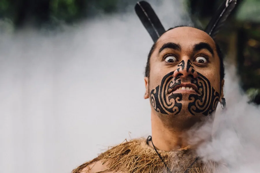 Young Māori man with moko faced down by upmarket Mission Bay restaurant  patrons - NZ Herald